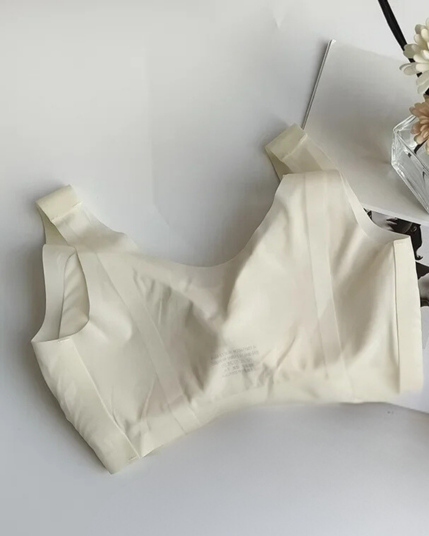 Měkká bezešvá podprsenka s širokými ramínky