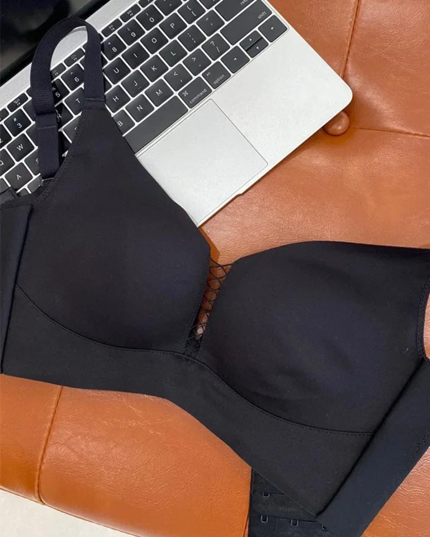 Měkká podprsenka s ozdobnou síťovinou