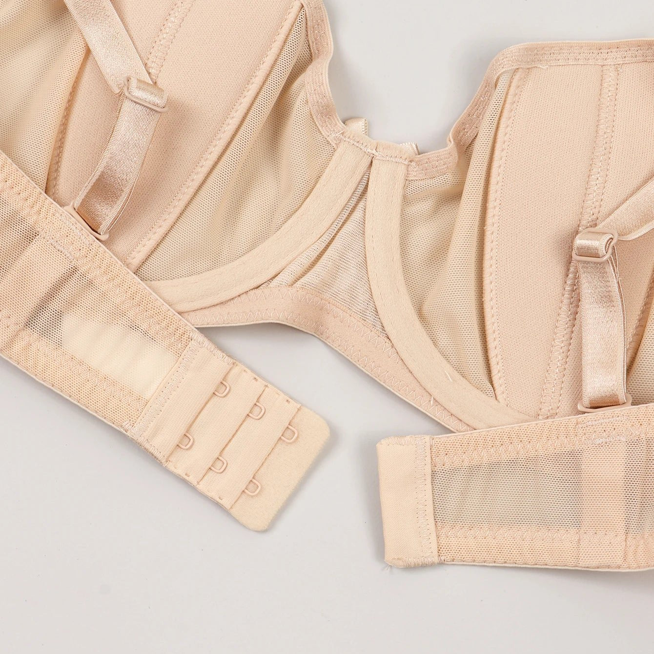 Podprsenka se třemi úrovněmi nastavení obvodu