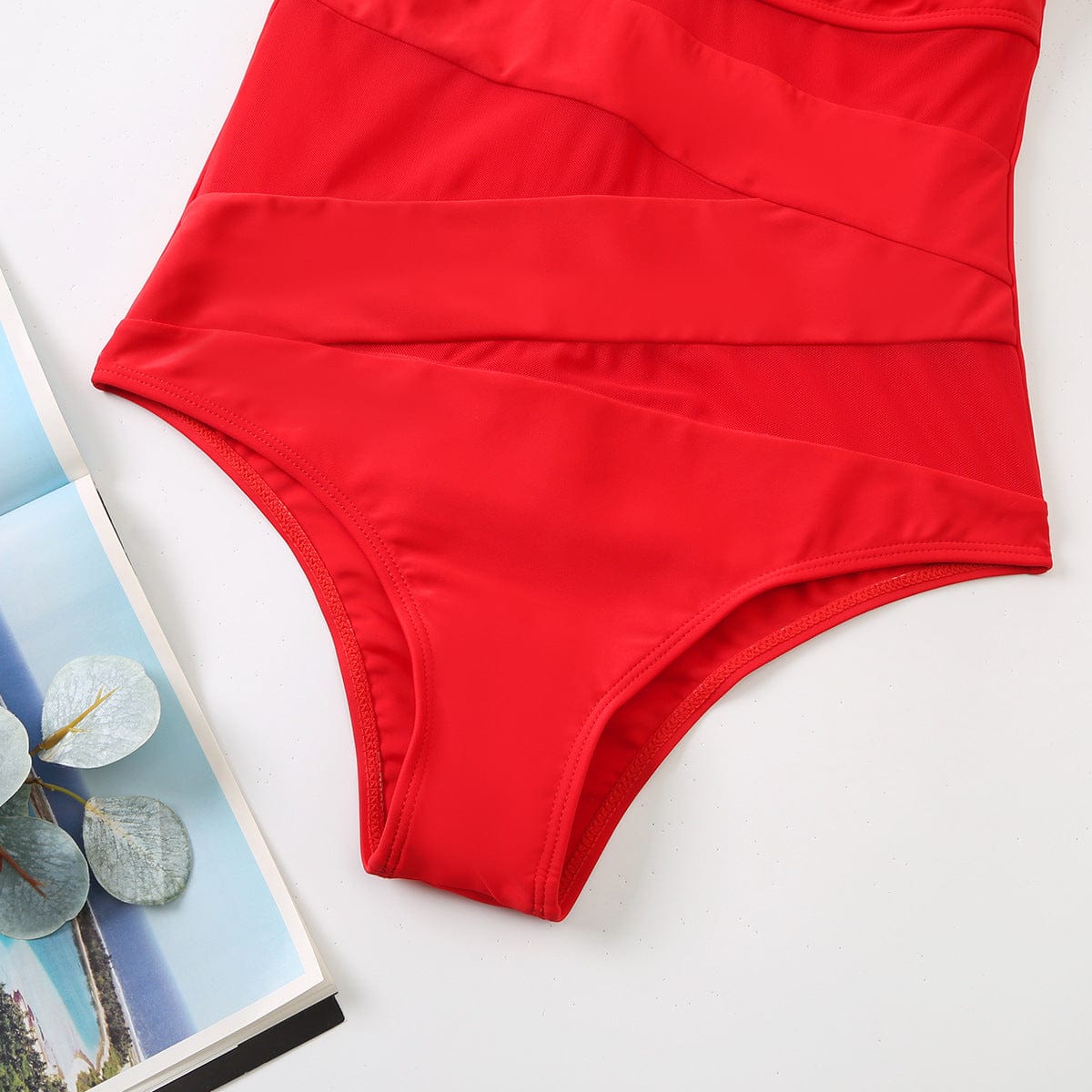 Nastavitelná ramínka u jednodílných plavek