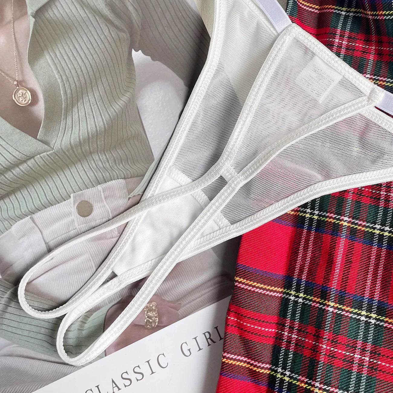 Studentský kostým z průhledné látky