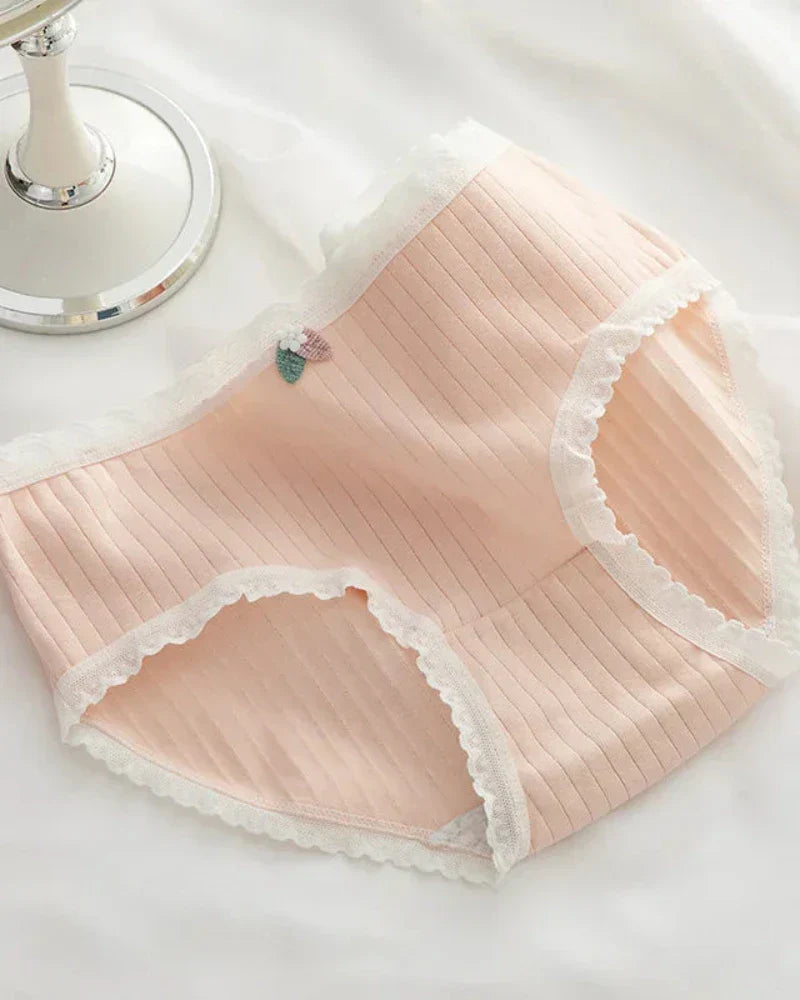 Pohodlné kalhotky s ozdobnou krajkou