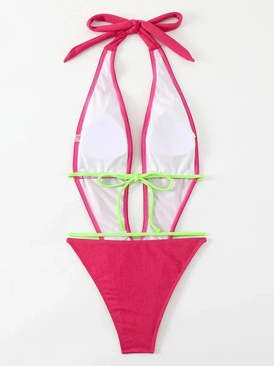 Jednodílné plavky se stylovými zavazováními po stranách