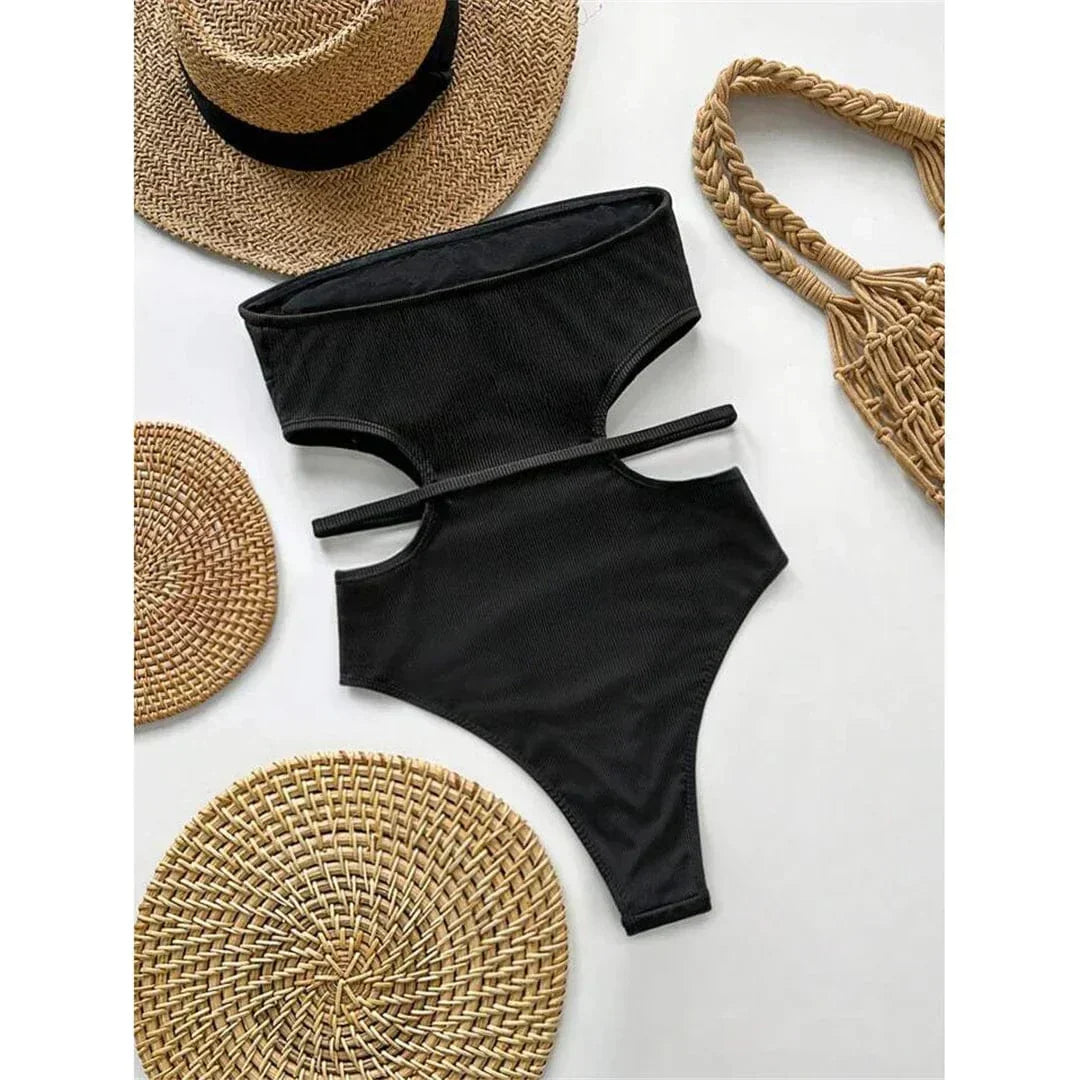 Jednodílné plavky s páskem v pase