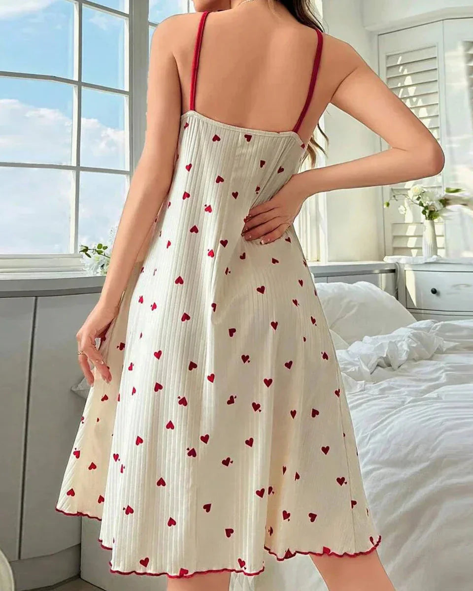 Volná noční košilka se srdíčky