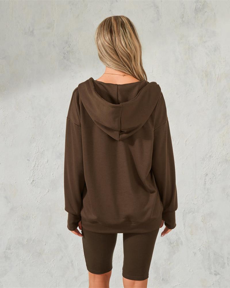 Volná tepláková souprava s cyklistickými kraťasy a mikinou