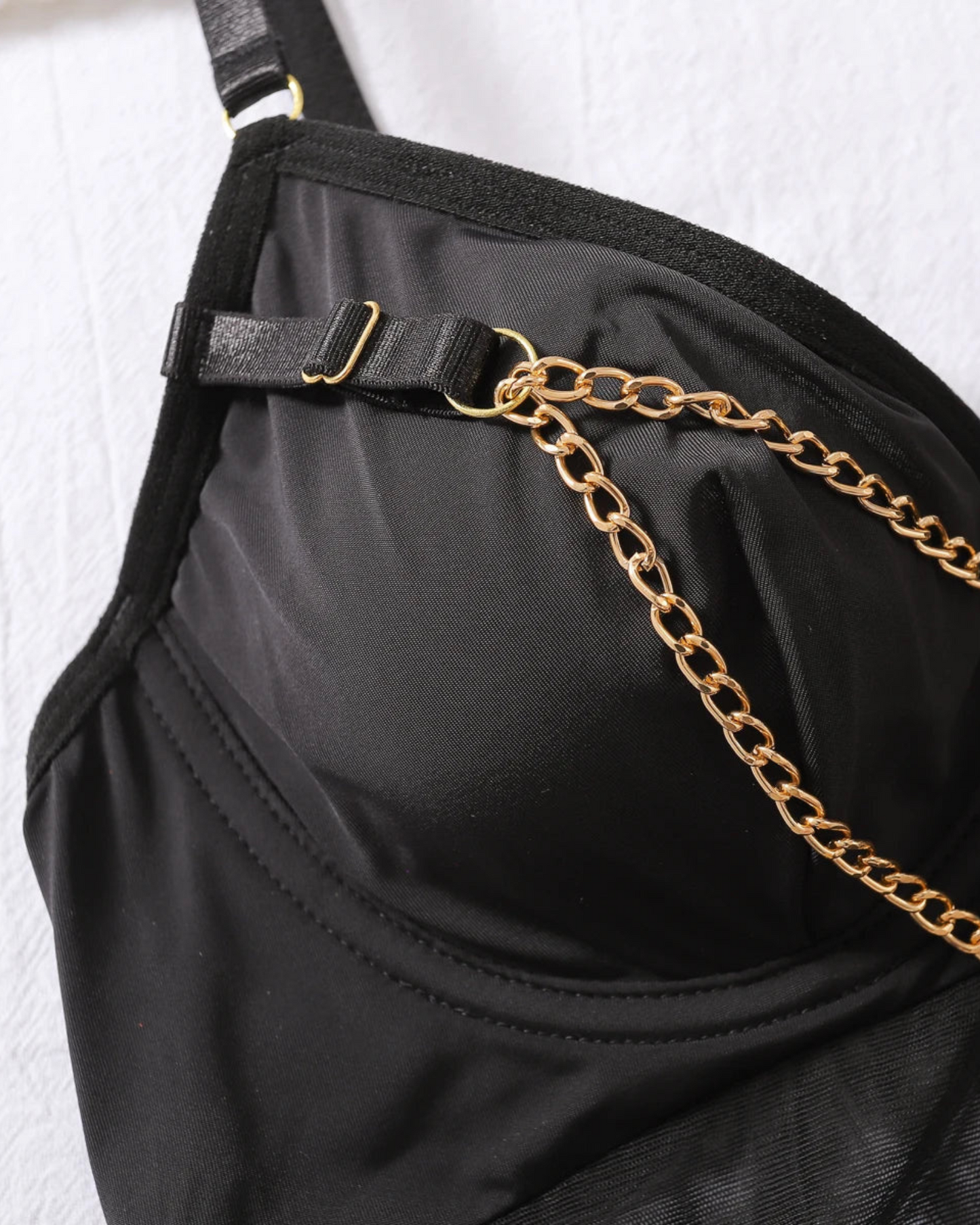 Průsvitné body s řetízky