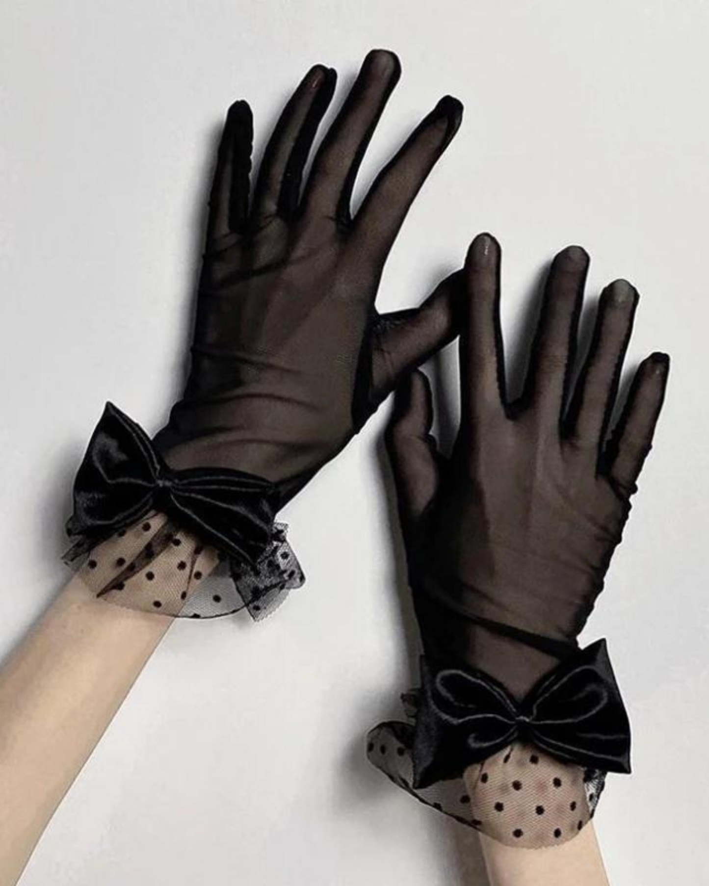 Rukavice s volánky a mašlemi