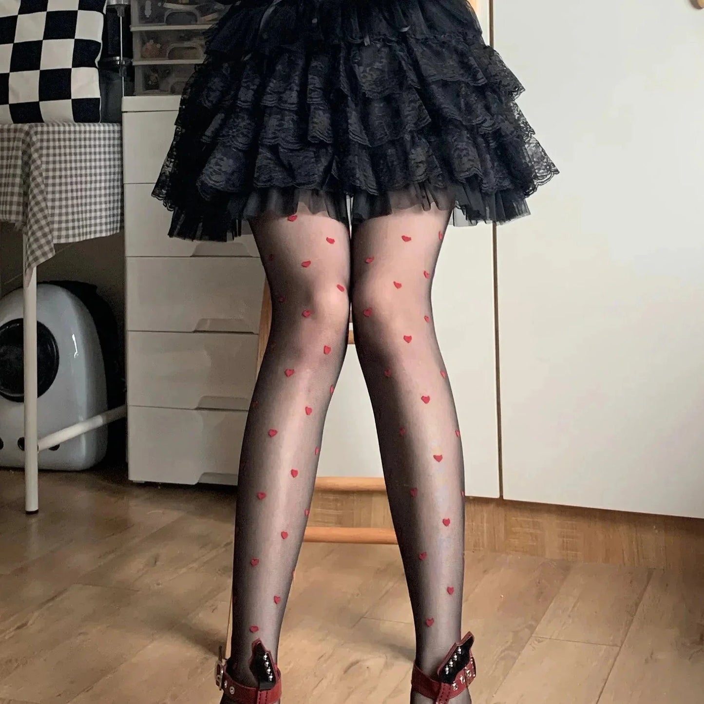 Dámské punčocháče s červenými srdíčky