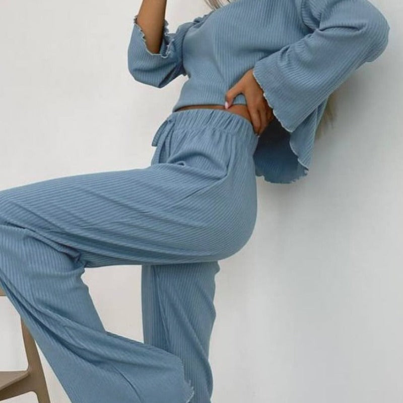 Dlouhá sada modrého pruhovaného domácího oblečení