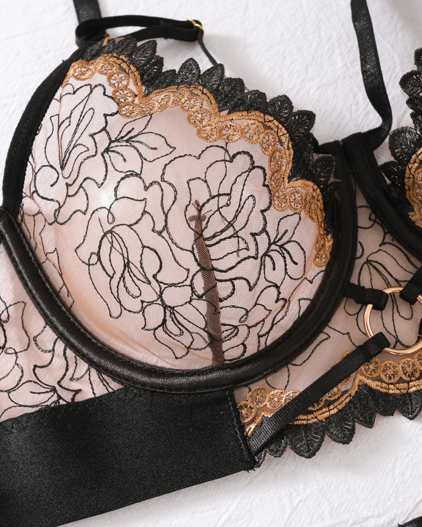 Smyslná spodní souprava s podvazkovým pásem