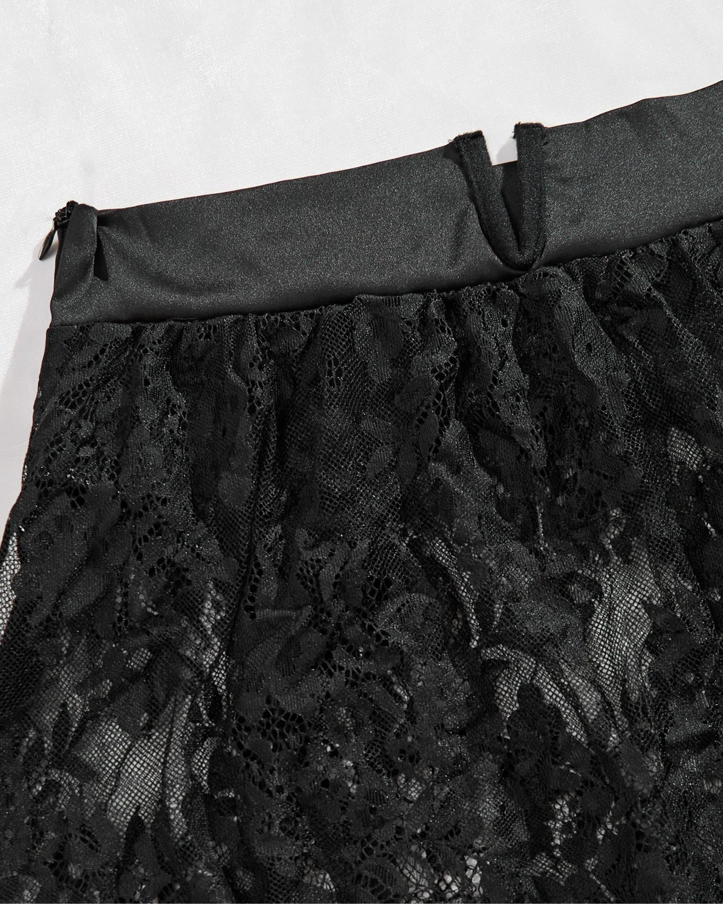 Smyslná spodní prádlo se sukní