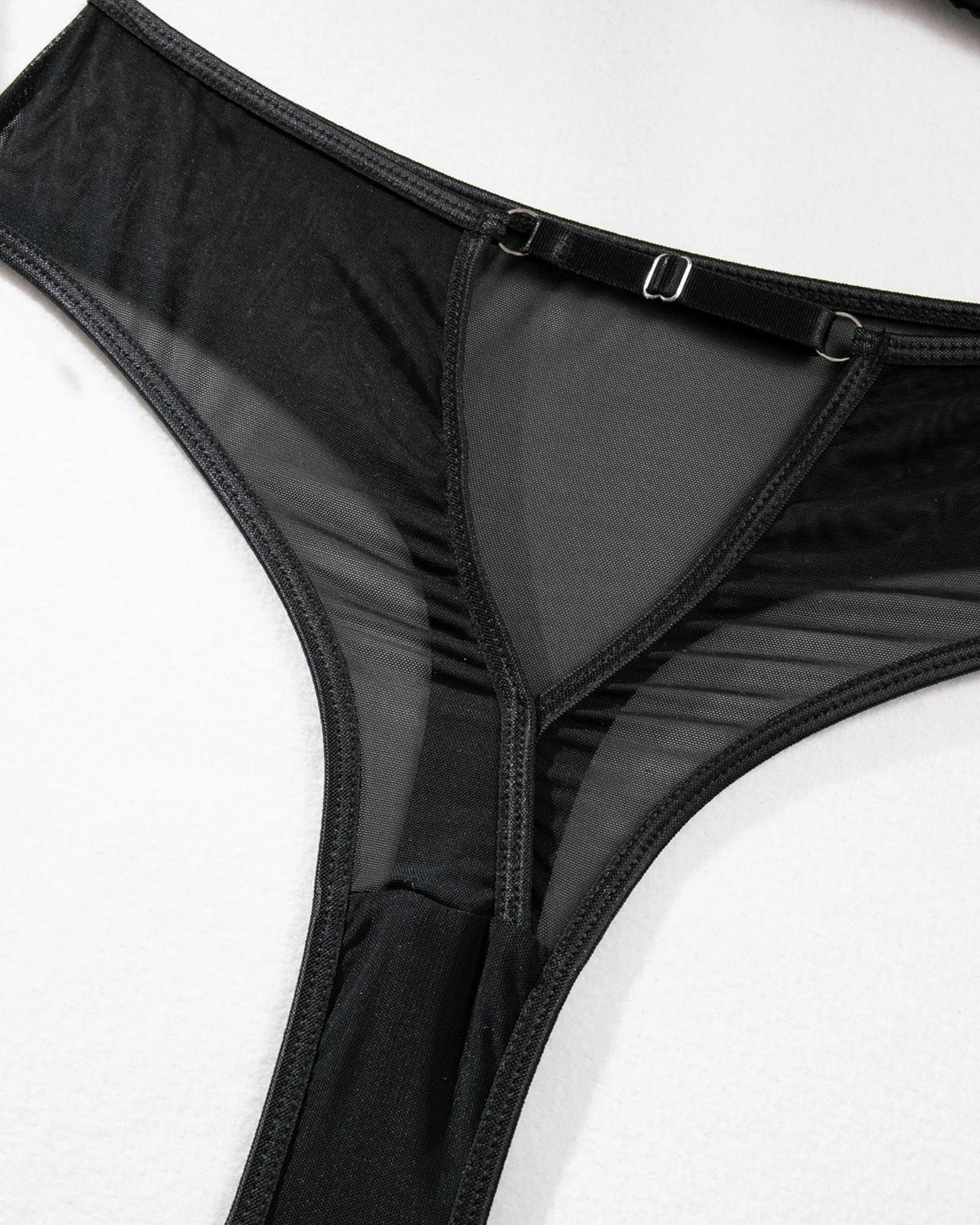 Souprava spodního prádla s vysokým pasem a ozdobnými ramínky