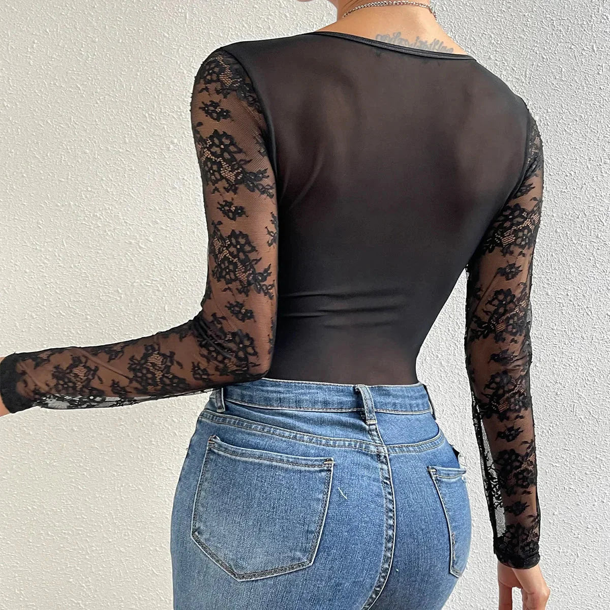 Dámské krajkové body s dlouhým rukávem a síťovinou