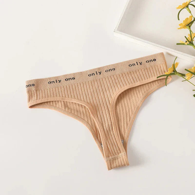 Sportovní tanga z žebrovaného materiálu