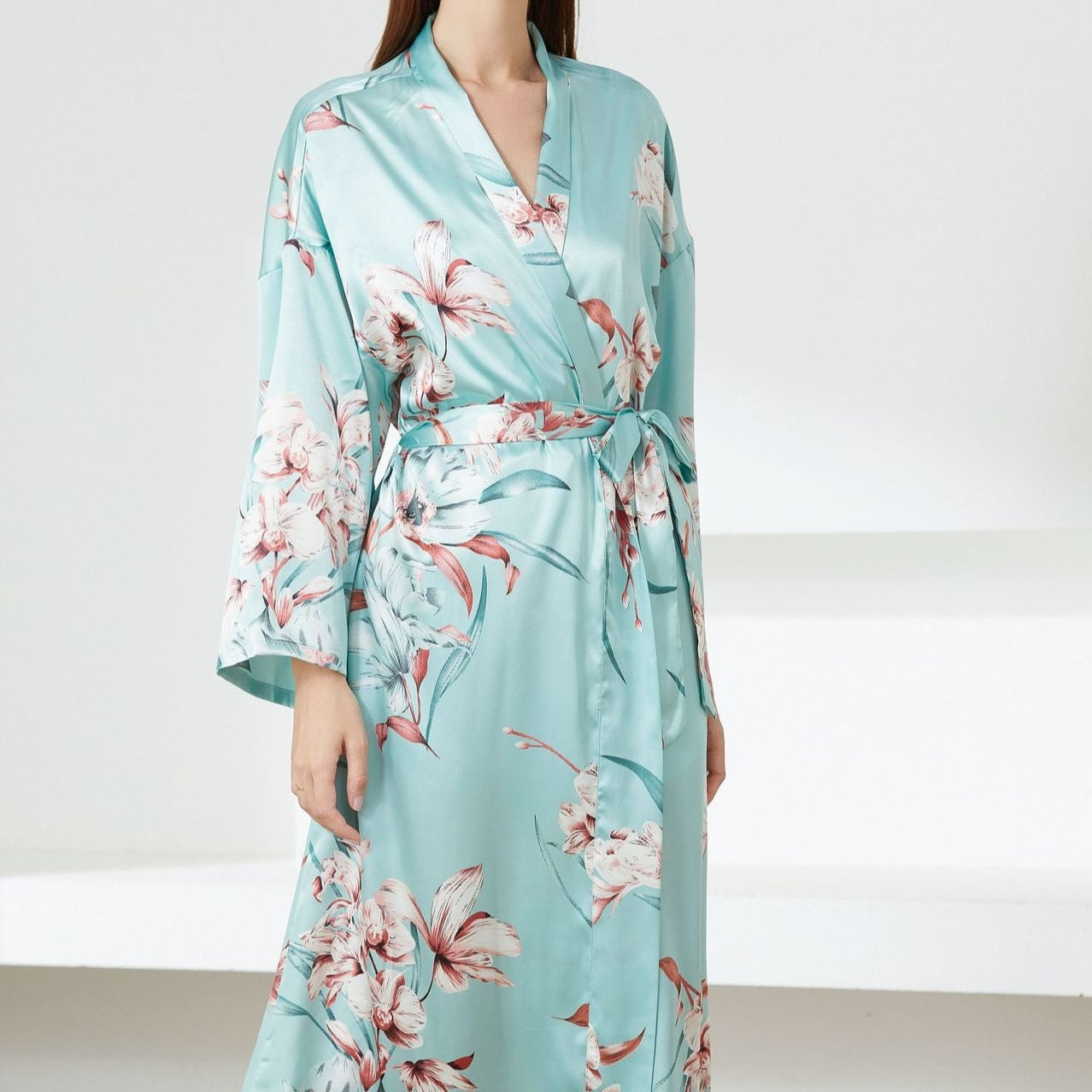 Dlouhý saténový květinový župan