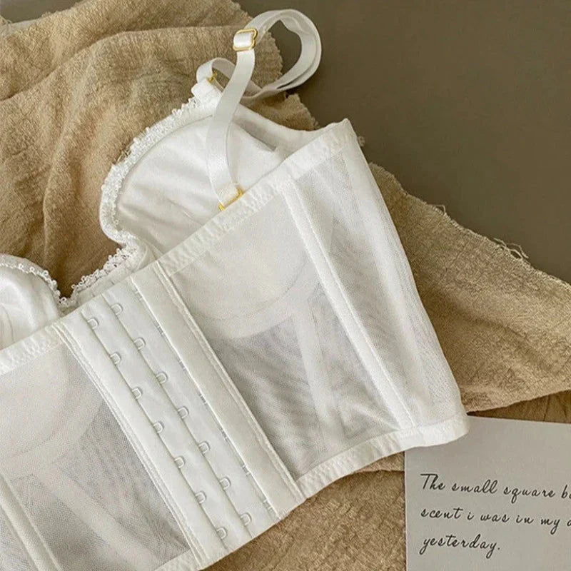 Smyslná korzetová podprsenka s květinovou výšivkou