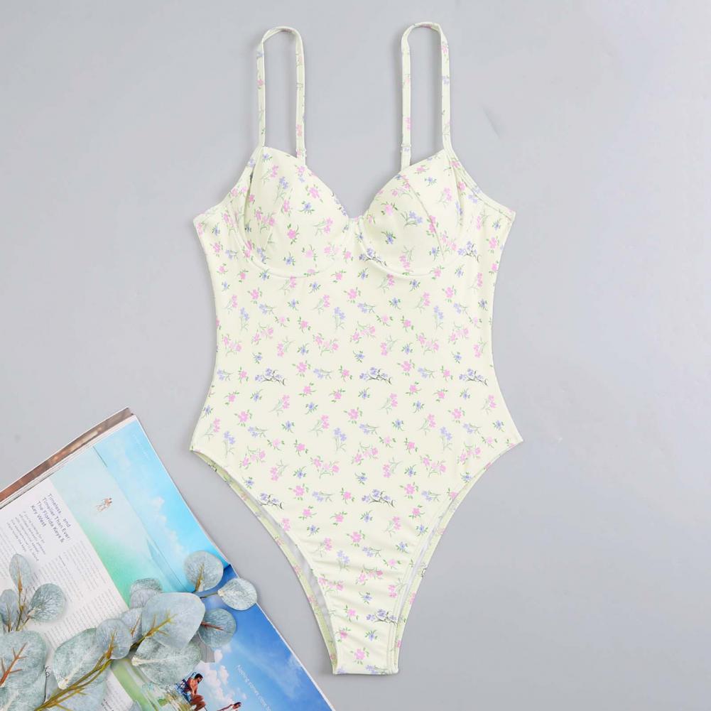 Klasické jednodílné plavky s květinovým vzorem