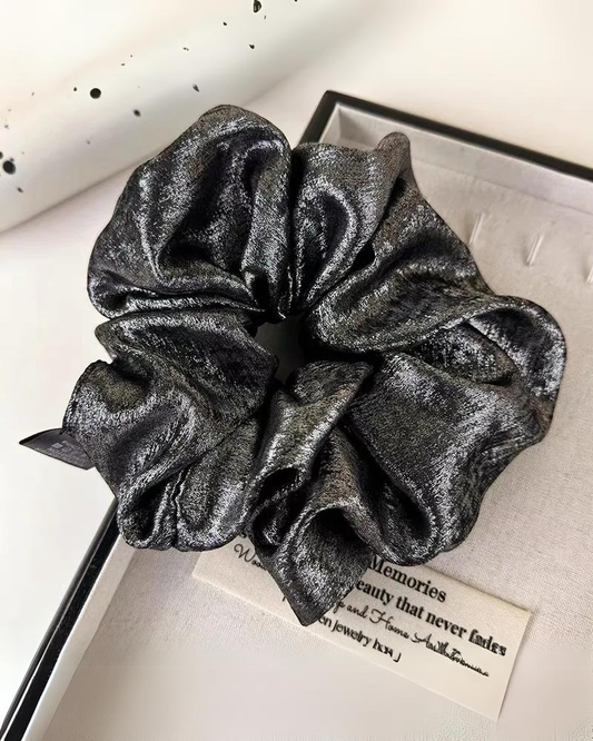 Lesklá gumička do vlasů