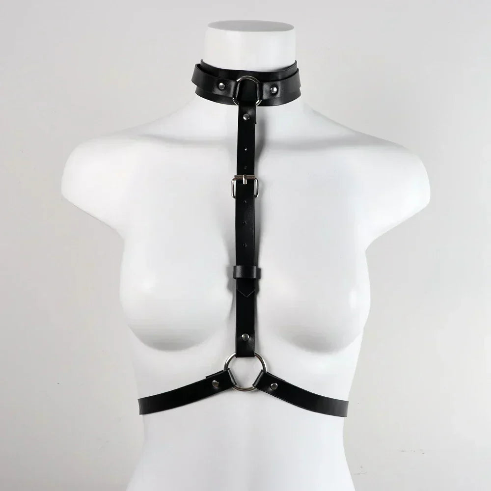 Bedrový postroj s nastavitelným chokerem