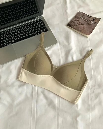 Měkká podprsenka bralette s ozdobným spodním dílem