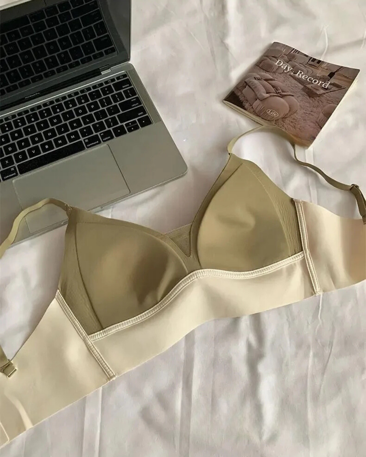 Měkká podprsenka bralette s ozdobným spodním dílem