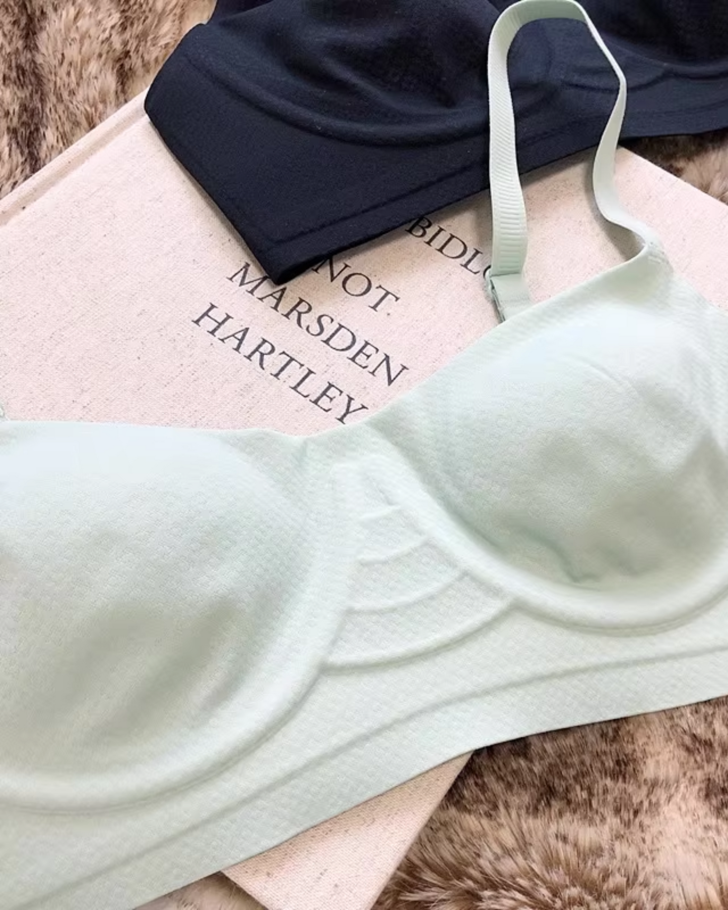 Pohodlná bezešvá balkonová podprsenka