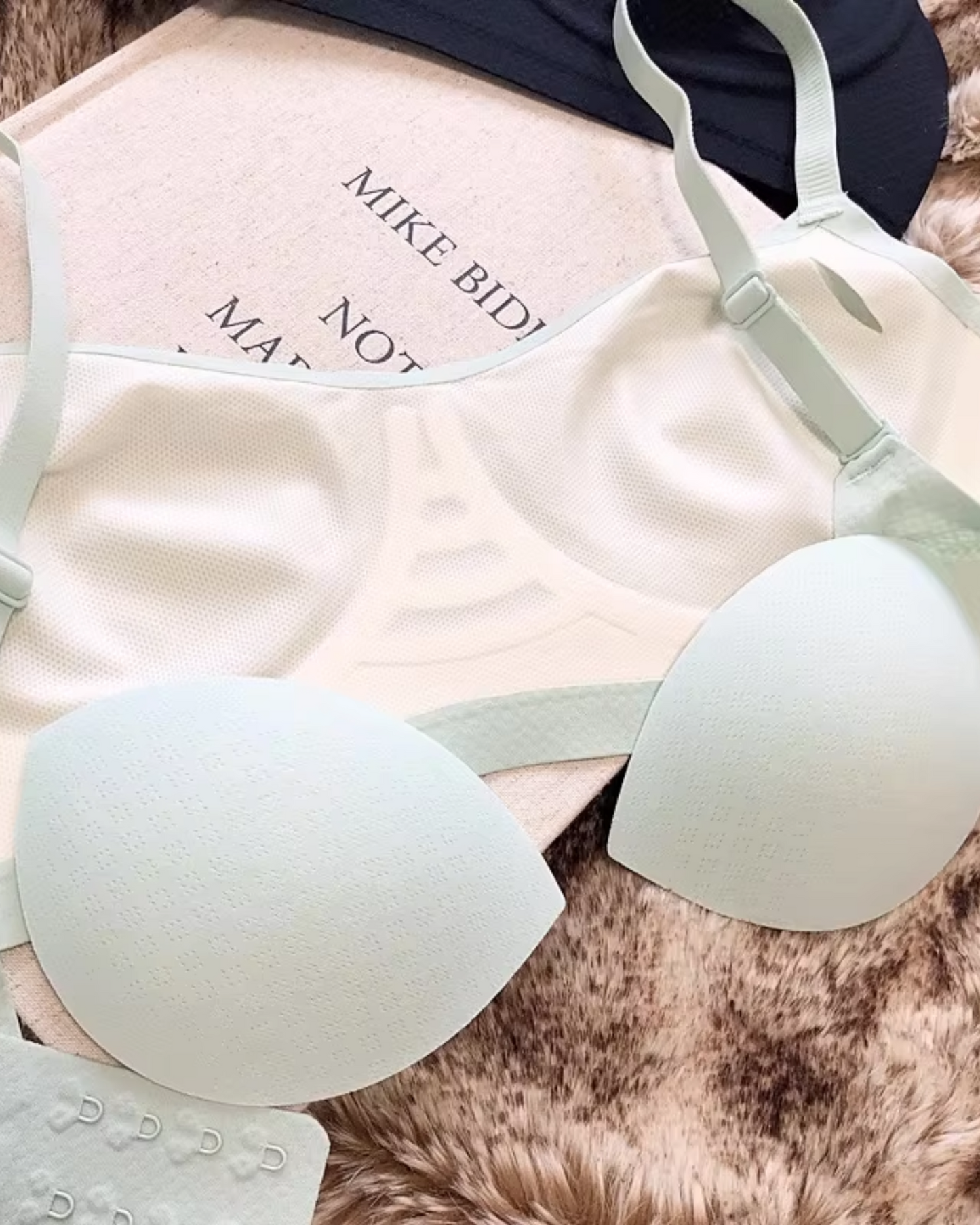 Pohodlná bezešvá balkonová podprsenka