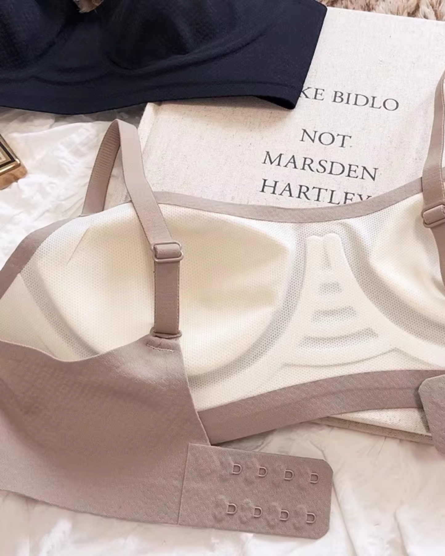 Pohodlná bezešvá balkonová podprsenka