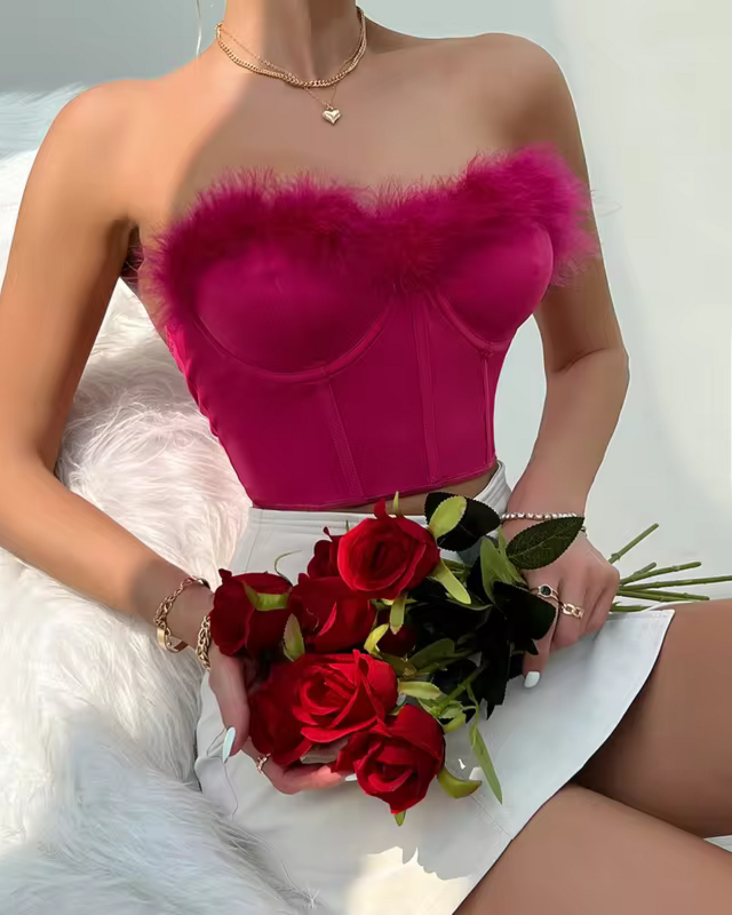 Podprsenka s kožešinou na výstřihu