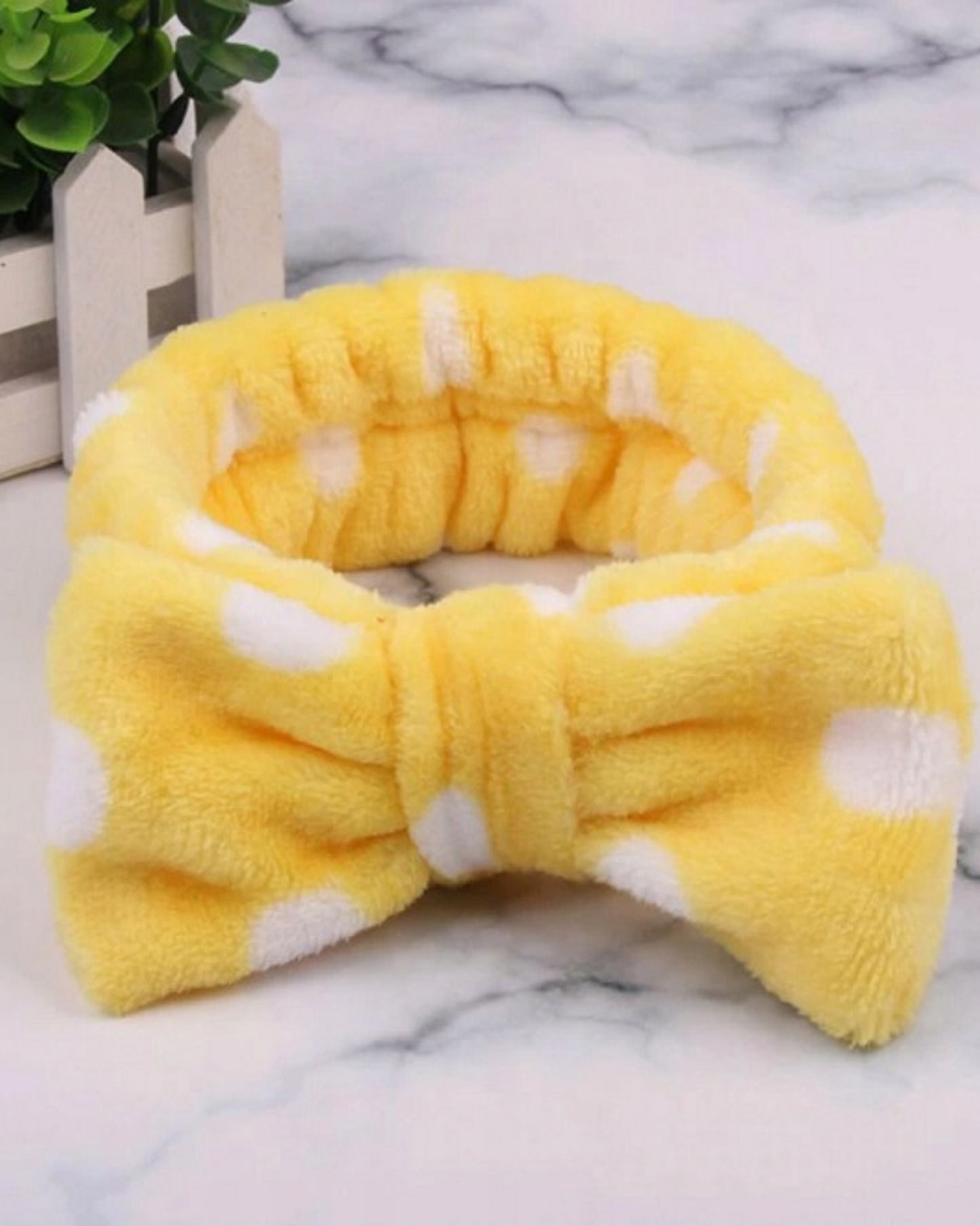 Nadýchaná čelenka s puntíkovanou mašlí