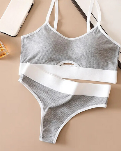 Pohodlné pruhované spodní prádlo s kontrastními švy.