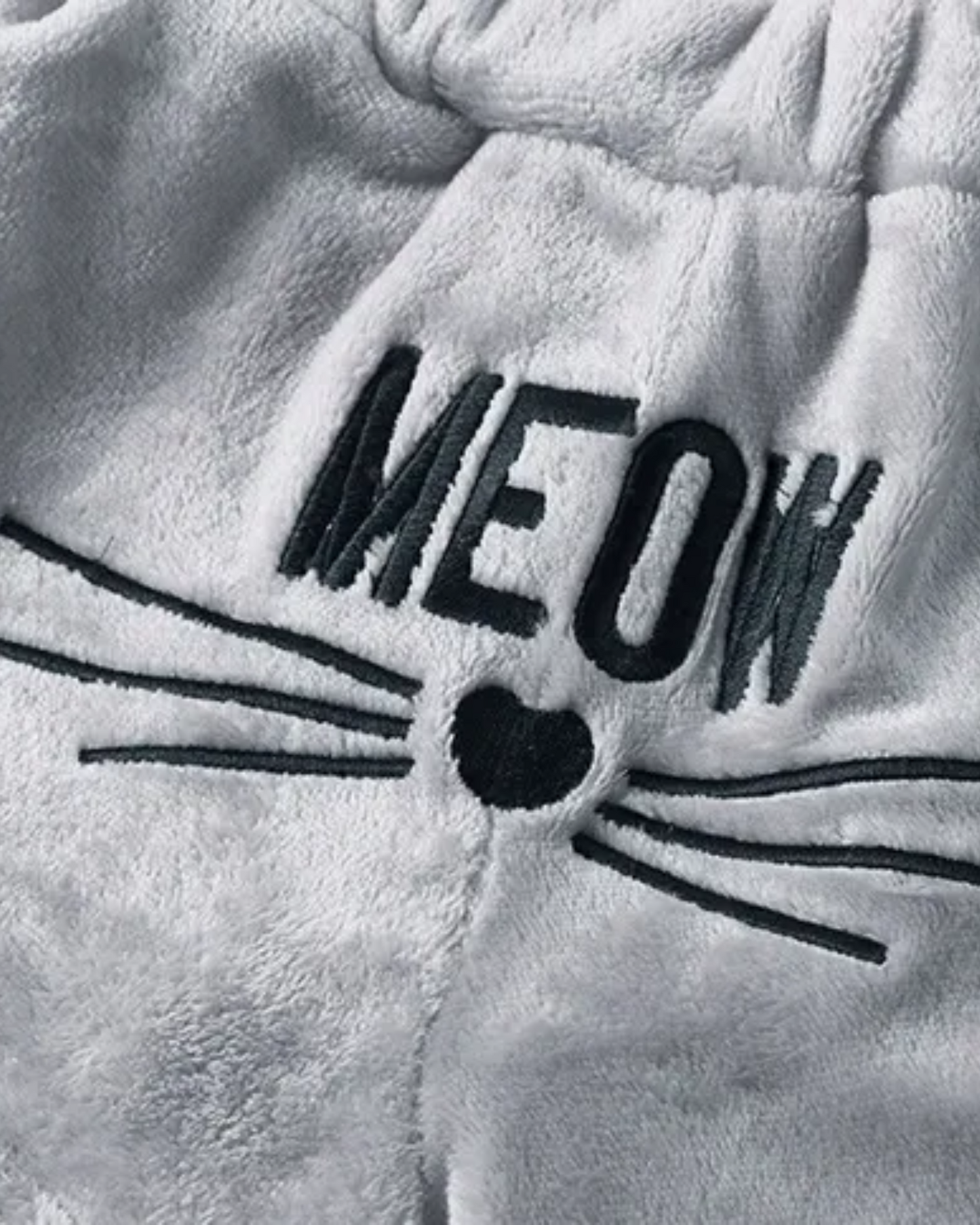 Nadýchaná sada domácího oblečení s motivem koťátka