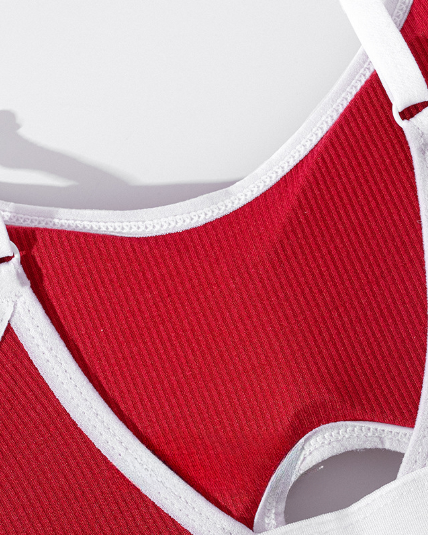 Pohodlné pruhované spodní prádlo s kontrastními švy.