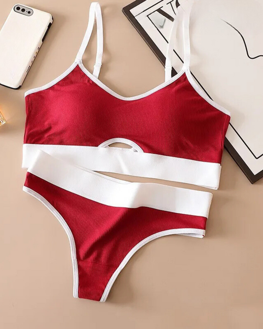 Pohodlné pruhované spodní prádlo s kontrastními švy.