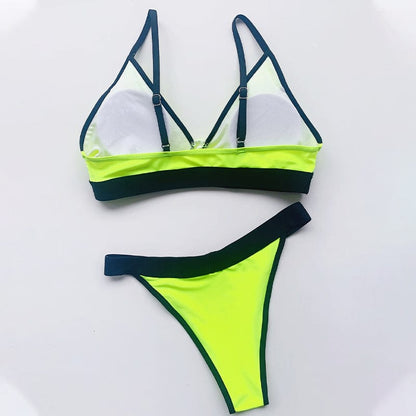 Dvoudílné plavky v neonových barvách