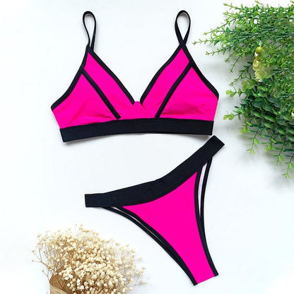 Dvoudílné plavky v neonových barvách