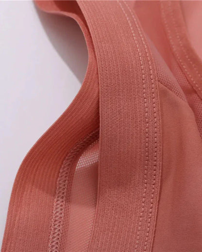 Kalhotky s ozdobnou, průhlednou síťovinou