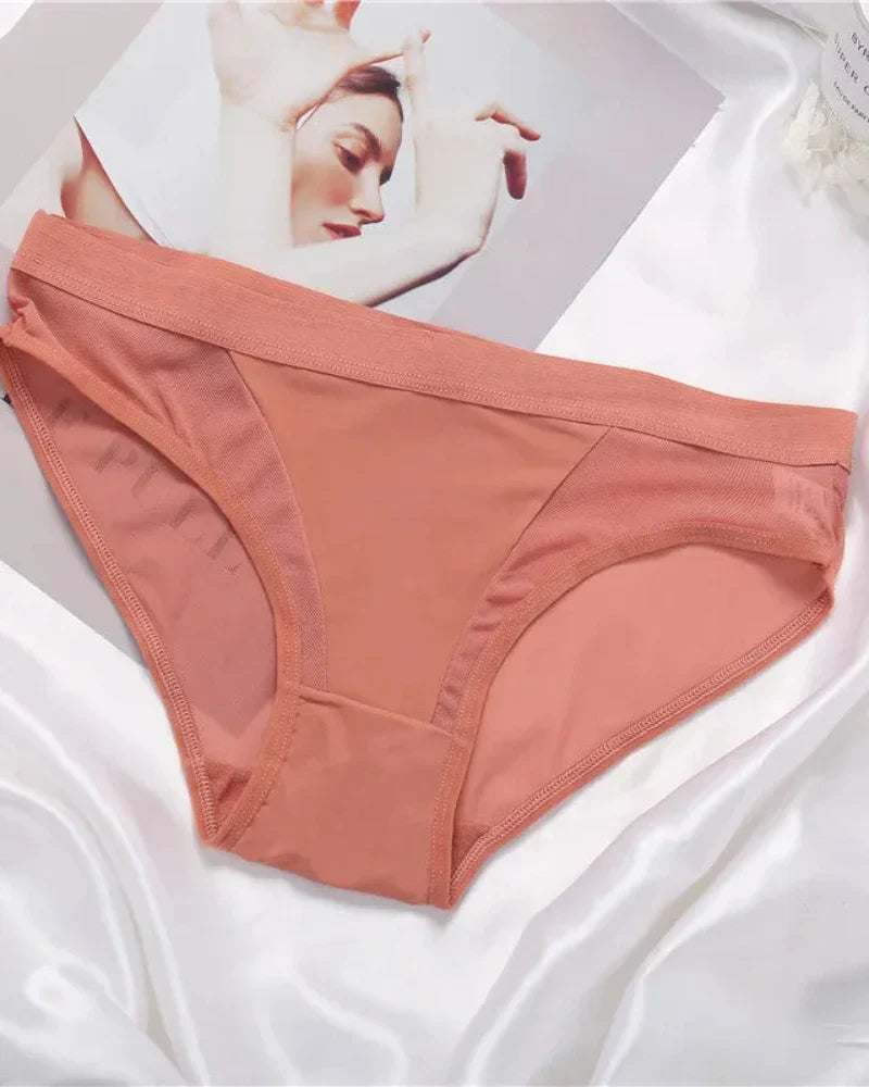 Kalhotky s ozdobnou, průhlednou síťovinou