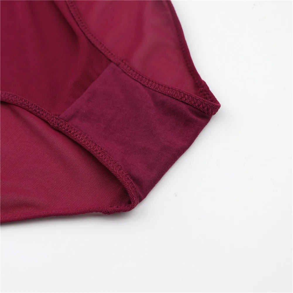 Kalhotky s vysokým pasem, tvarující postavu