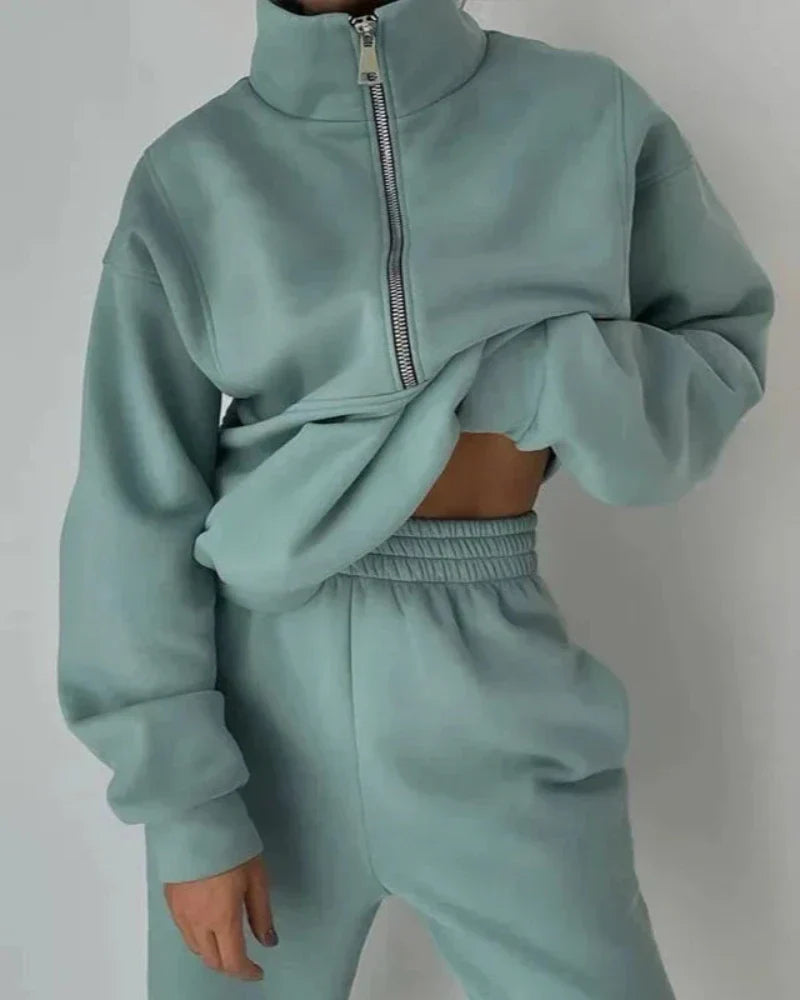 Pohodlná tepláková souprava se zapínáním na zip