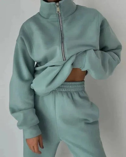 Pohodlná tepláková souprava se zapínáním na zip