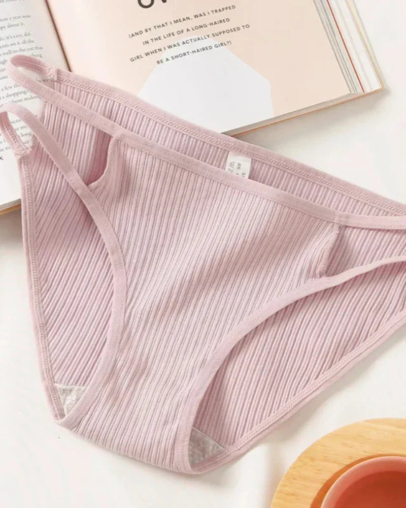 Kalhotky s ozdobnými pruhy po stranách