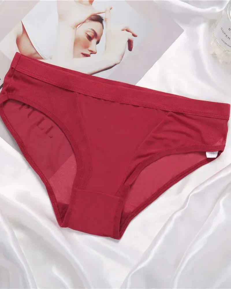 Kalhotky s ozdobnou, průhlednou síťovinou