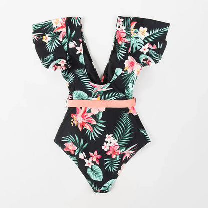 Jednodílné plavky s úzkým pasem