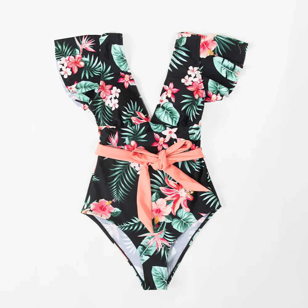 Jednodílné plavky s úzkým pasem