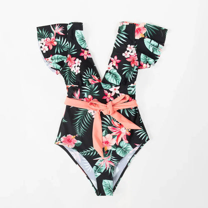 Jednodílné plavky s úzkým pasem