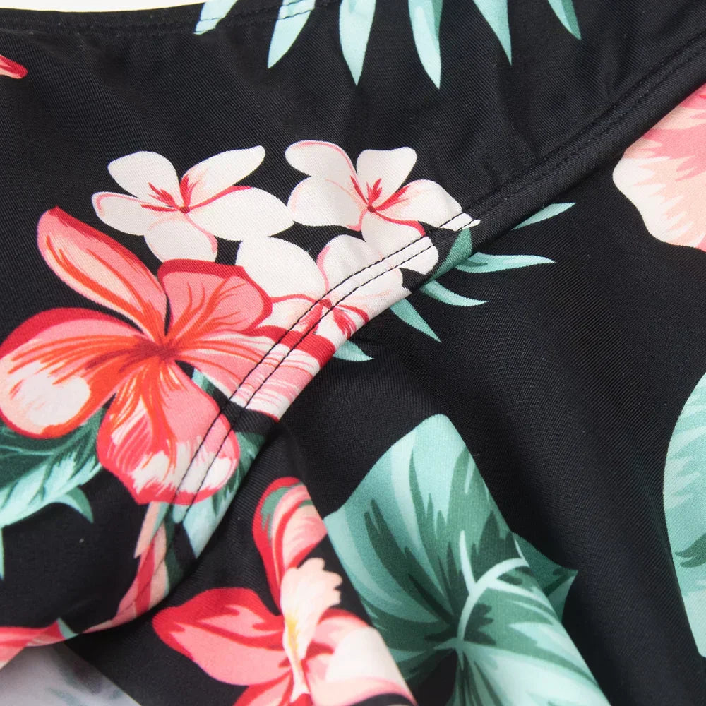 Jednodílné plavky s úzkým pasem