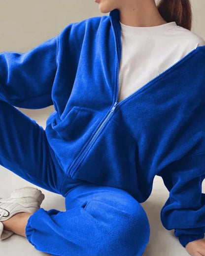 Volná velurová tepláková souprava s krátkou mikinou