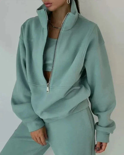 Pohodlná tepláková souprava se zapínáním na zip